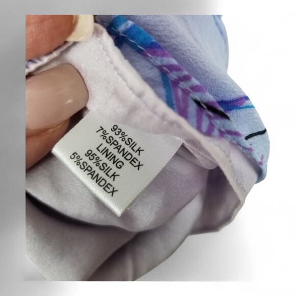 ST. JOHN Silk Blouse Scoop Neck Abstract Floral Sleeveless - Size 16 - Picture 5 of 7